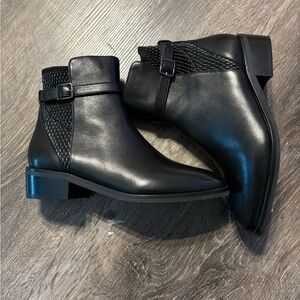 Vaneli Women’s Boots Size 8